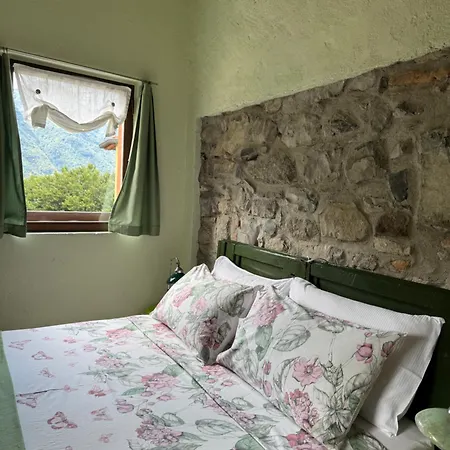 卡斯塔尼亚度假屋 *